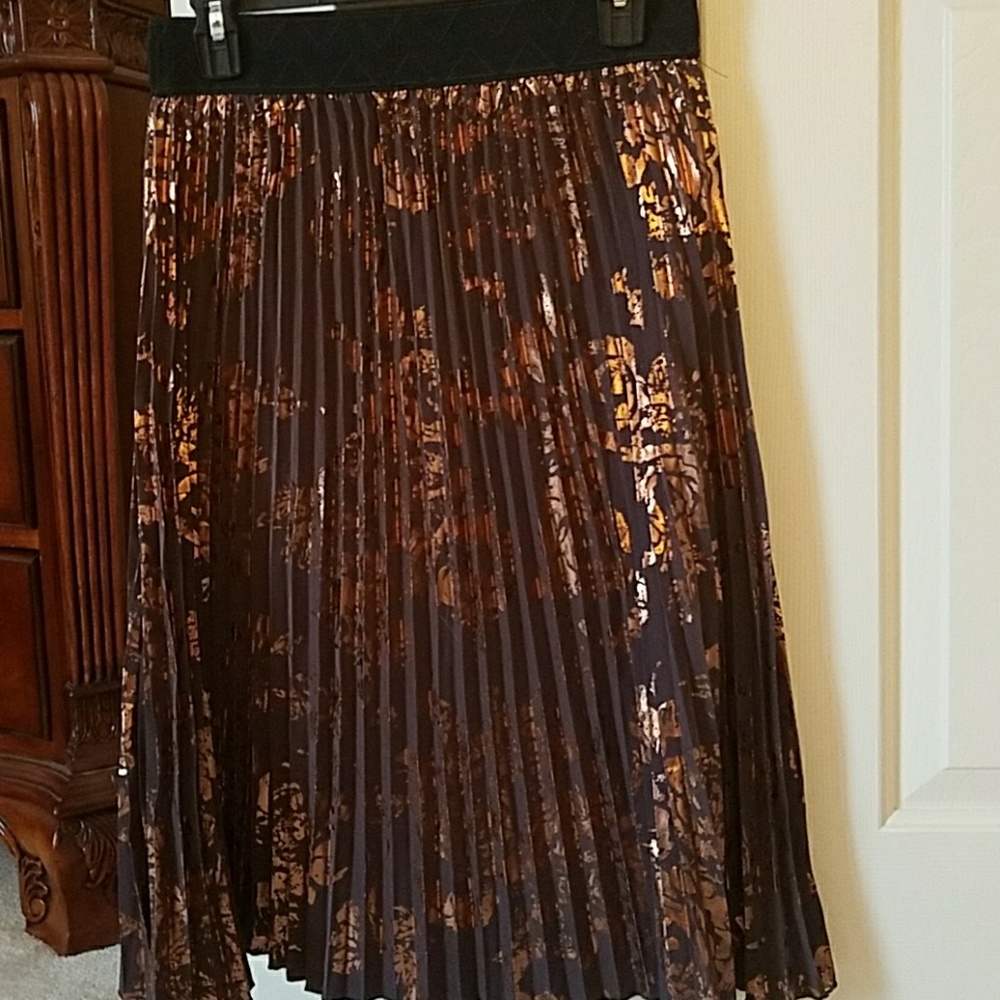 Lularoe Jill skirt size Small. NWOT